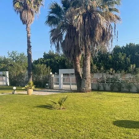 Chanioti Holiday home *